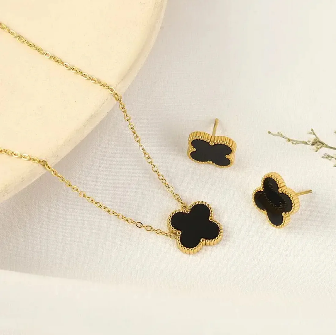 Midnight Clover Jewelry Set
