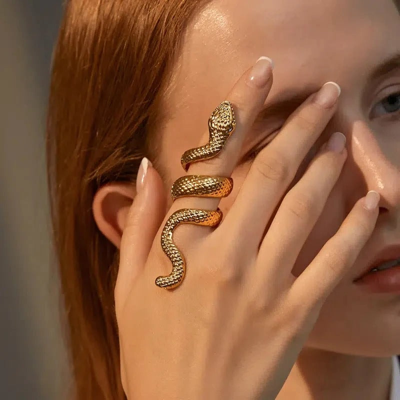 Serpentina Coil Ring