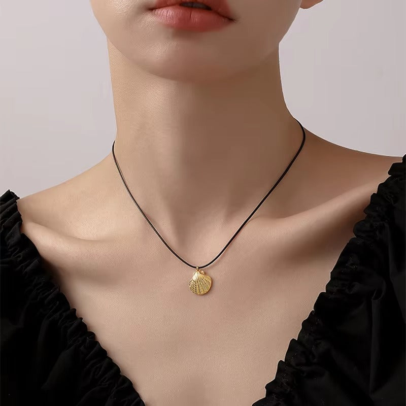 Coastal Noir Shell Necklace