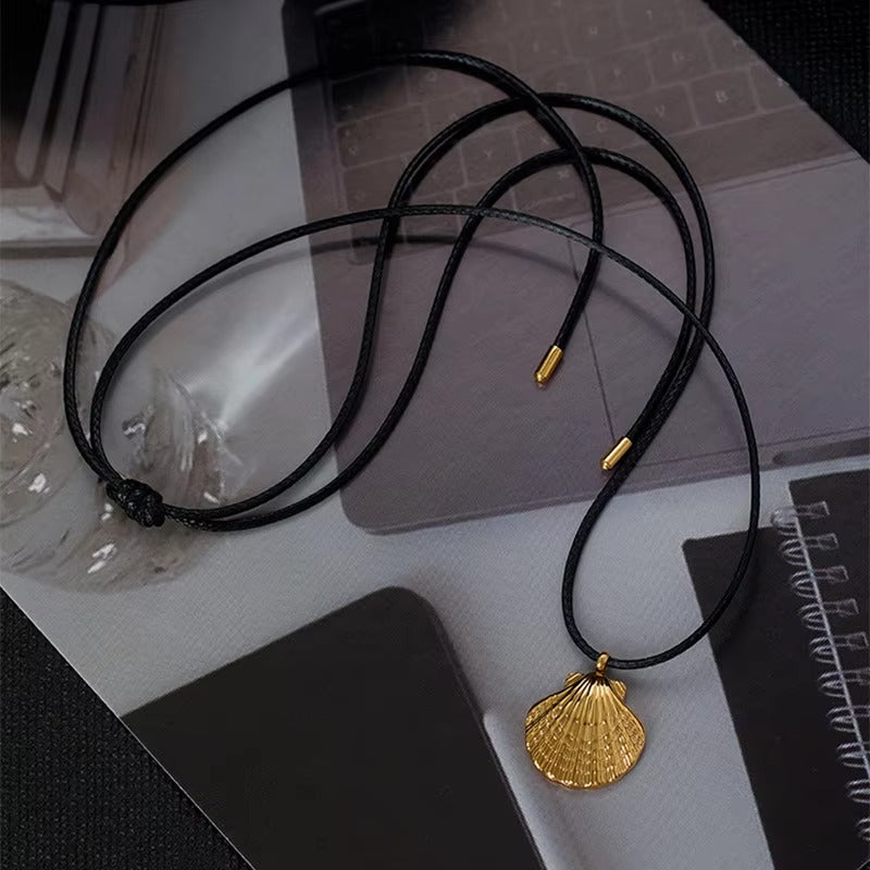 Coastal Noir Shell Necklace