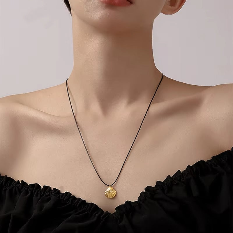 Coastal Noir Shell Necklace