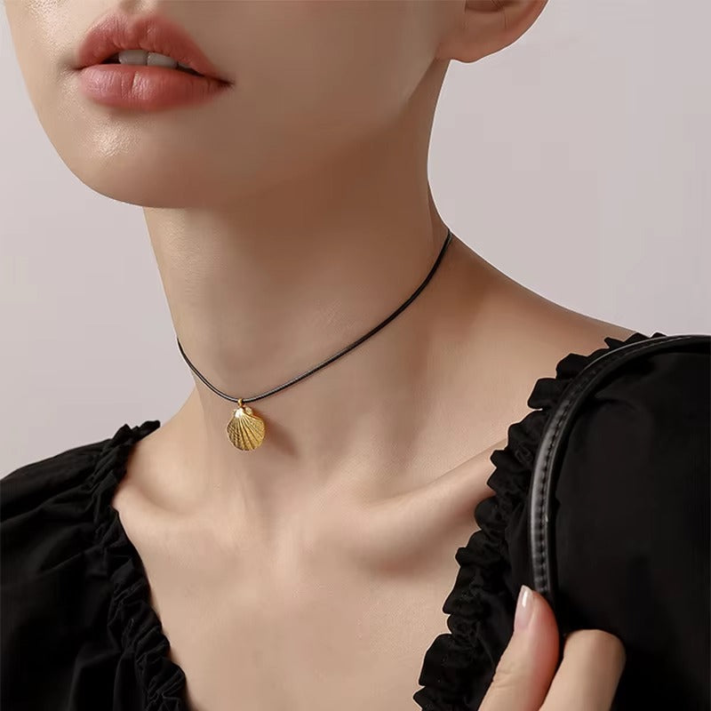 Coastal Noir Shell Necklace