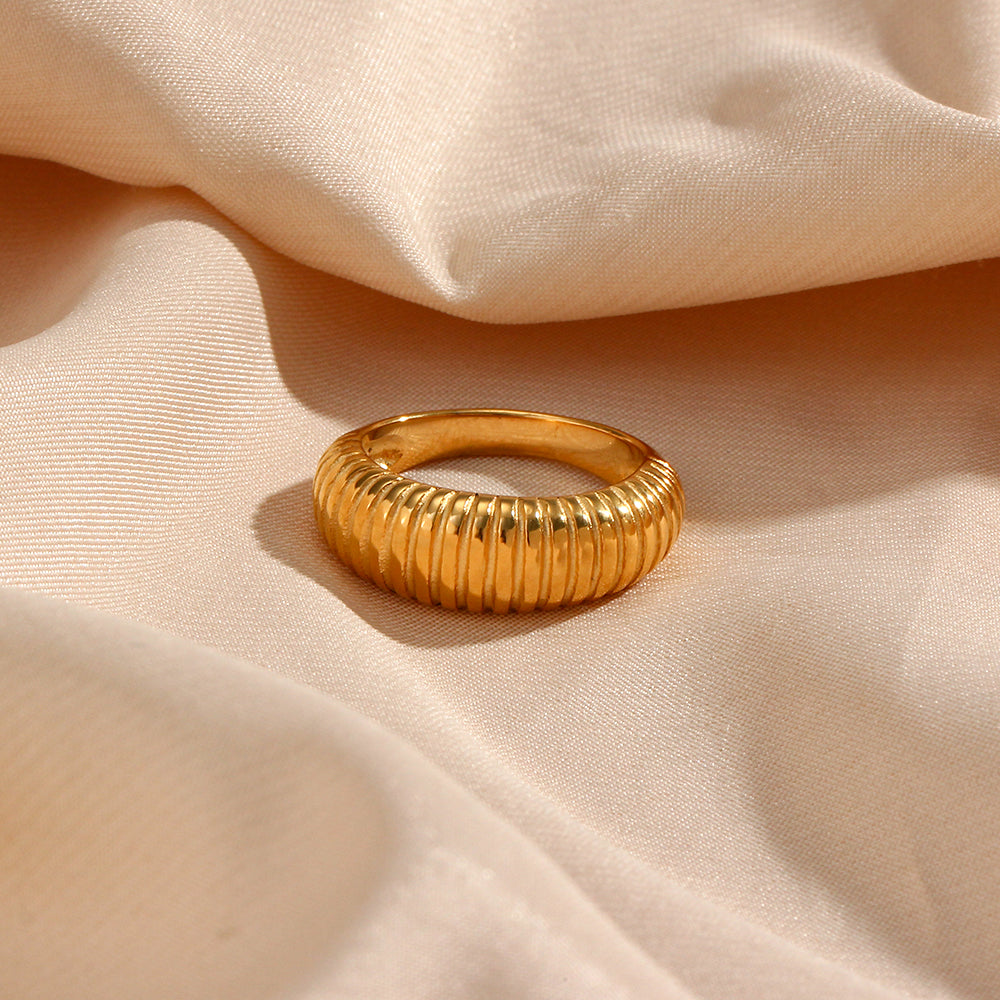 Bold Luxe Ribbed Gold Ring